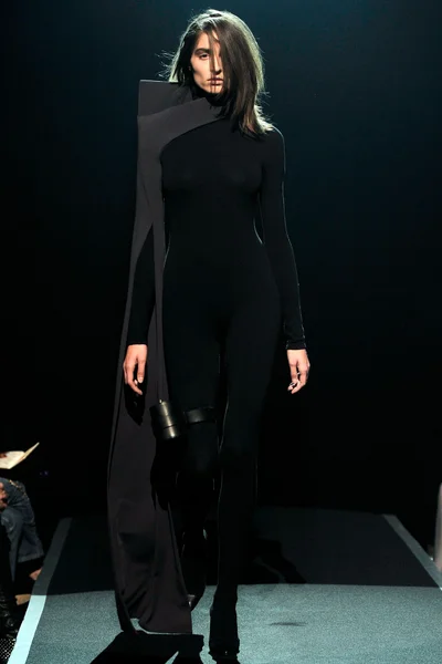 Look 16